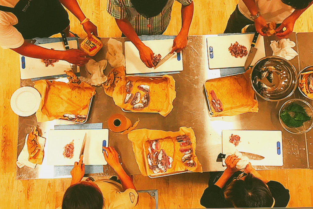 受講の様子 卓ちゃんの魚さばき教室